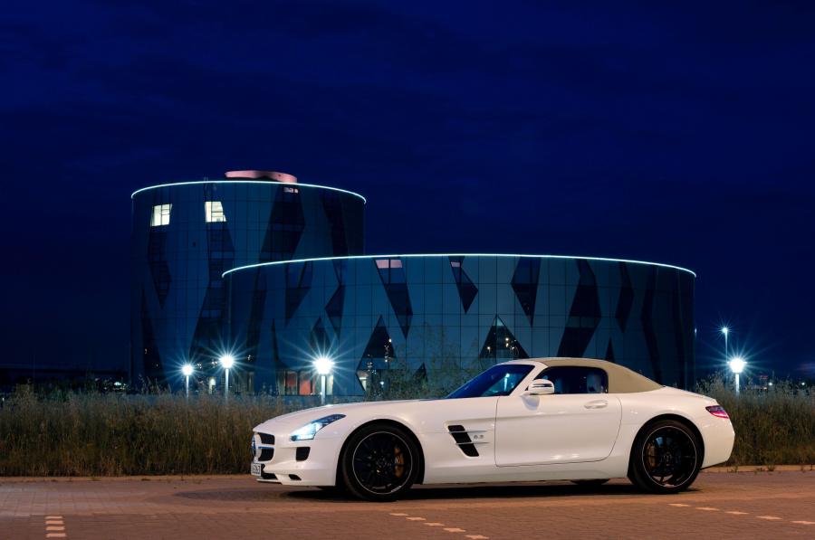  Mercedes-Benz SLS AMG Roadster 2012 года  (фото 35 из 198)